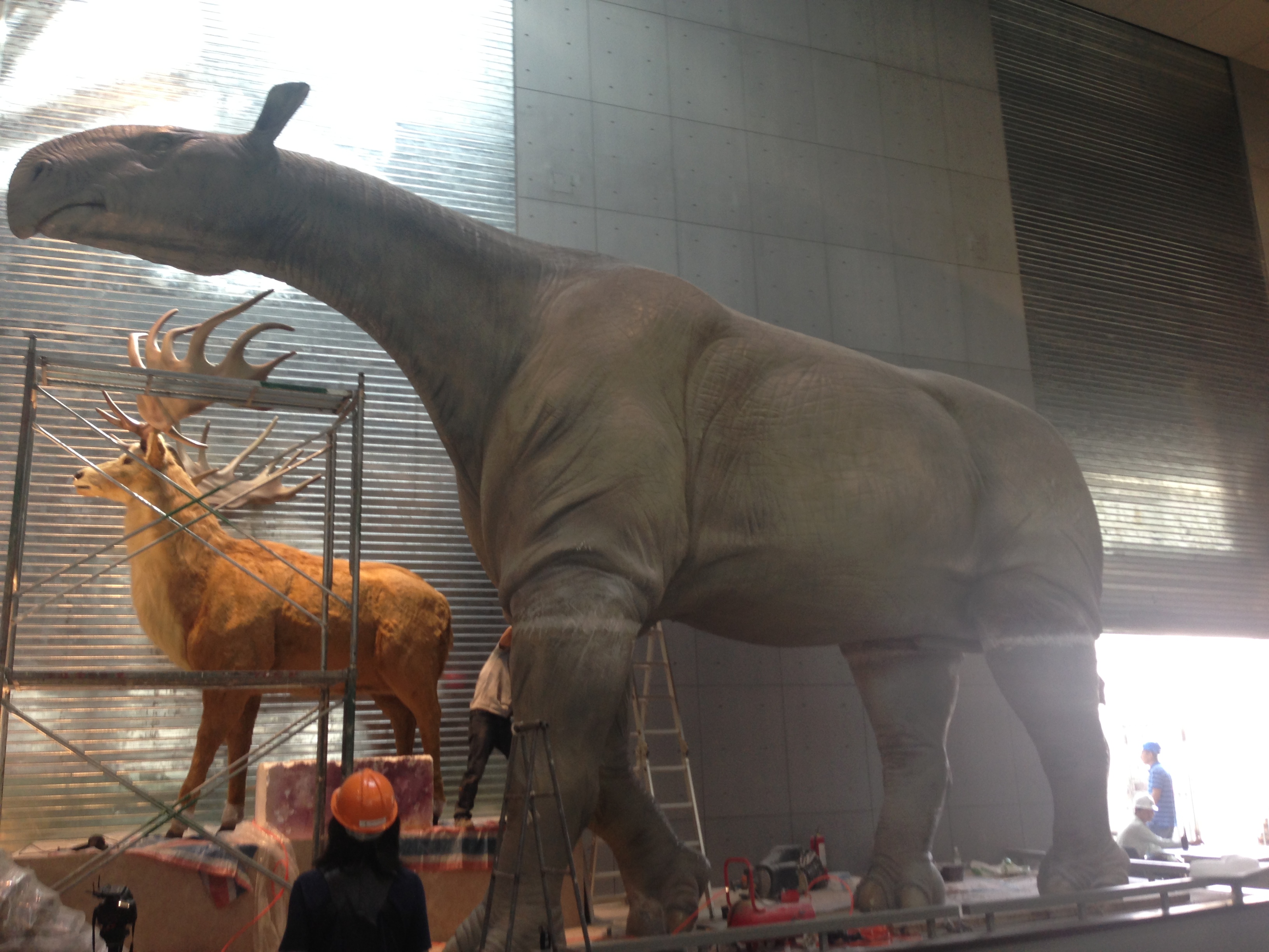 7.5m高巨犀雕塑